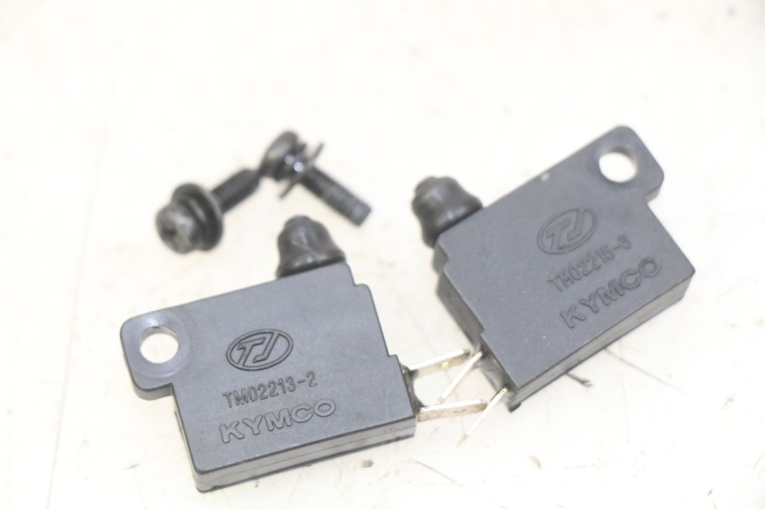 photo de CONTACTEUR FEU STOP KYMCO DOWNTOWN ABS 125 (2015 - 2017) - Zoom état d’usage