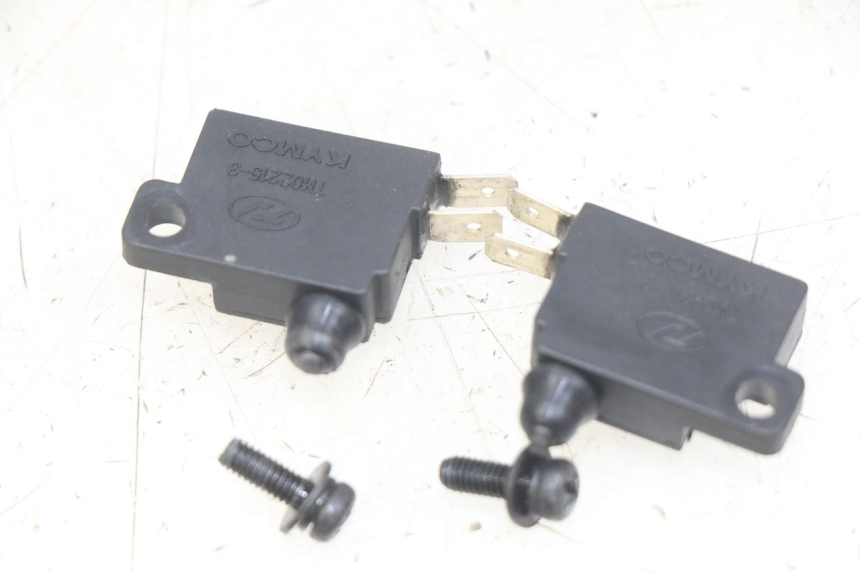 photo de CONTACTEUR FEU STOP KYMCO DOWNTOWN ABS 125 (2015 - 2017) - Autre angle de vue