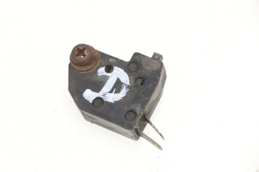 photo de CONTACTEUR FEU STOP DROIT SUZUKI GS GSE 500 (2001 - 2003)