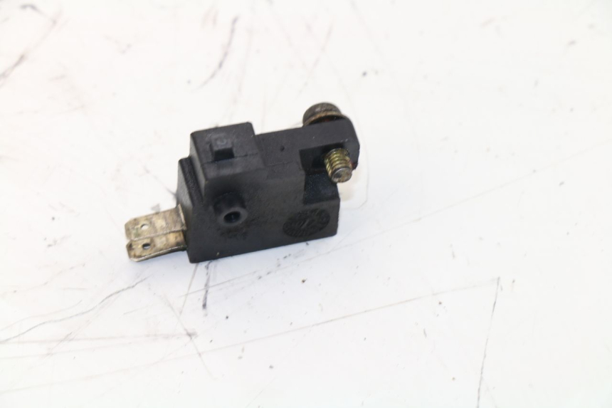photo de CONTACTEUR FEU STOP DROIT SYM GTS 125 (2005 - 2008)