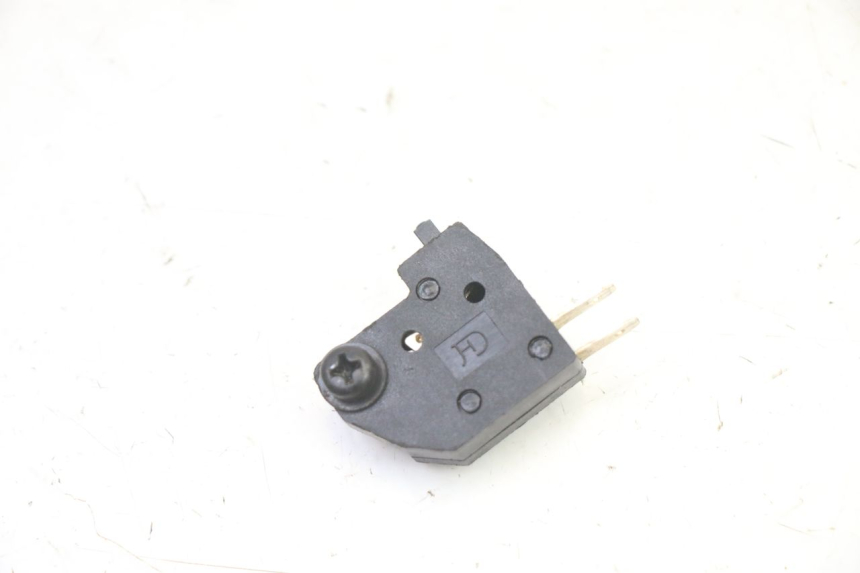 photo de CONTACTEUR FEU STOP DROIT PEUGEOT KISBEE 4T 50 (2018 - 2022)
