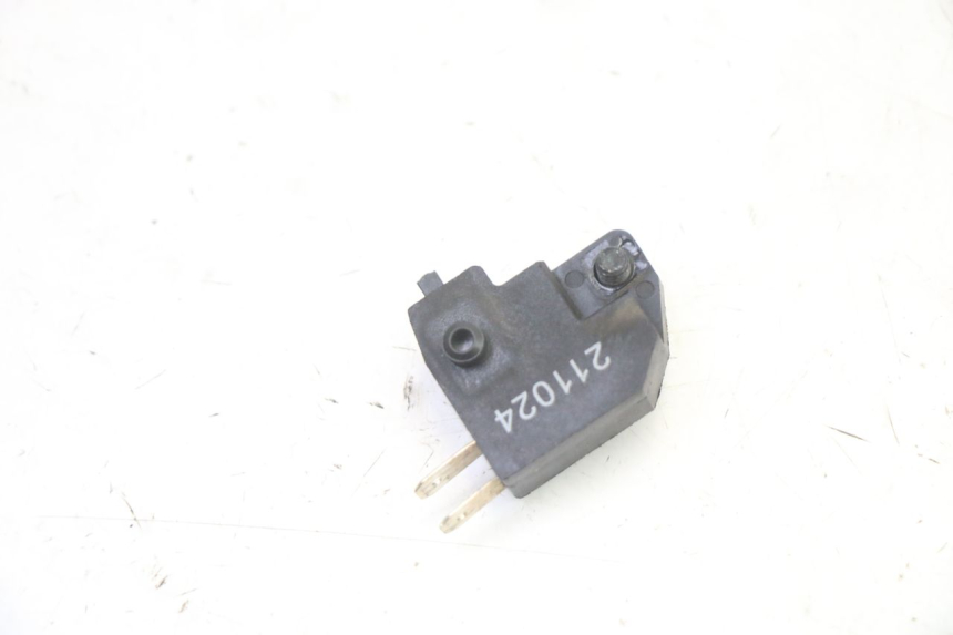 photo de CONTACTEUR FEU STOP DROIT PEUGEOT KISBEE 4T 50 (2018 - 2022)