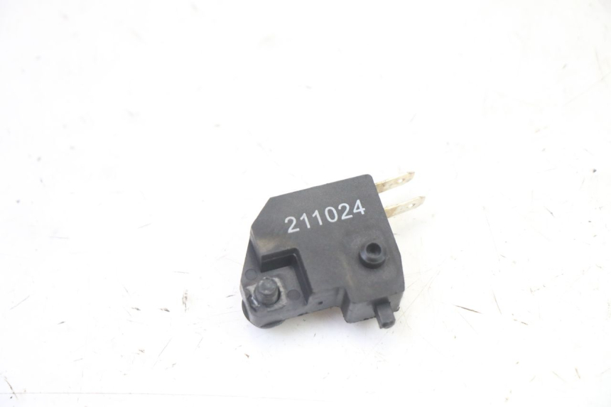 photo de CONTACTEUR FEU STOP DROIT PEUGEOT KISBEE 4T 50 (2018 - 2022)