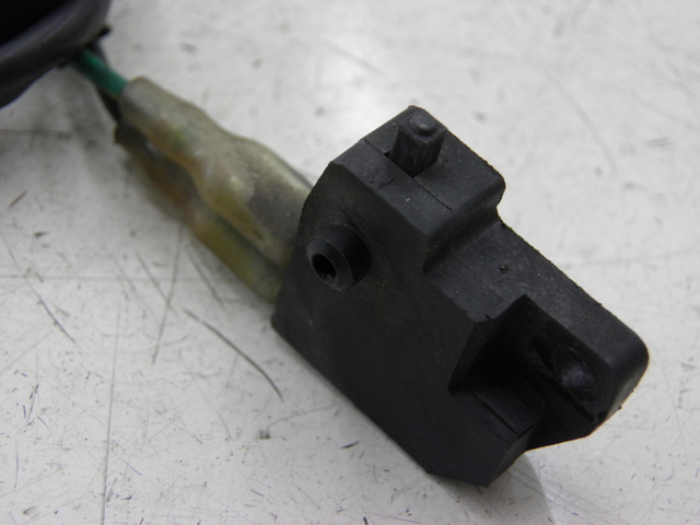 photo de CONTACTEUR FEU STOP DROIT KYMCO AGILITY RS 2T 50 (2009 - 2013)