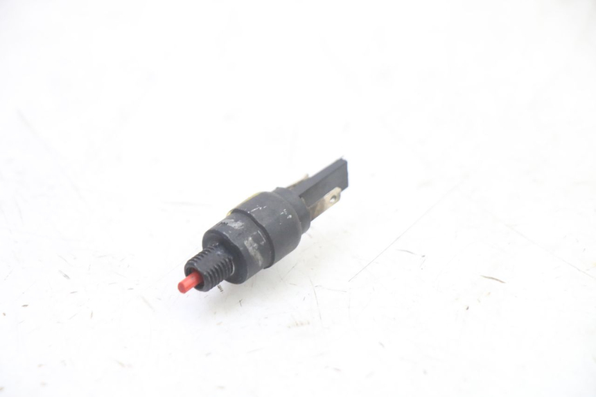 photo de CONTACTEUR FEU STOP DROIT PIAGGIO NEW TYPHOON 50 (2018 - 2021)