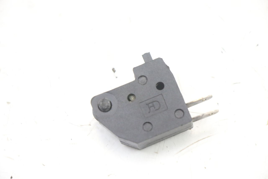photo de CONTACTEUR FEU STOP DROIT PEUGEOT KISBEE 4T 50 (2018 - 2022)