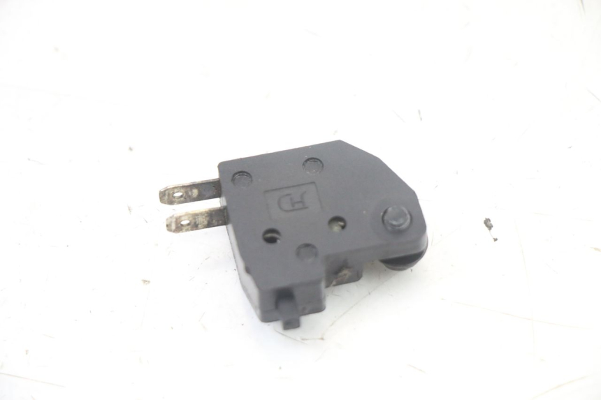 photo de CONTACTEUR FEU STOP DROIT PEUGEOT KISBEE 4T 50 (2018 - 2022)