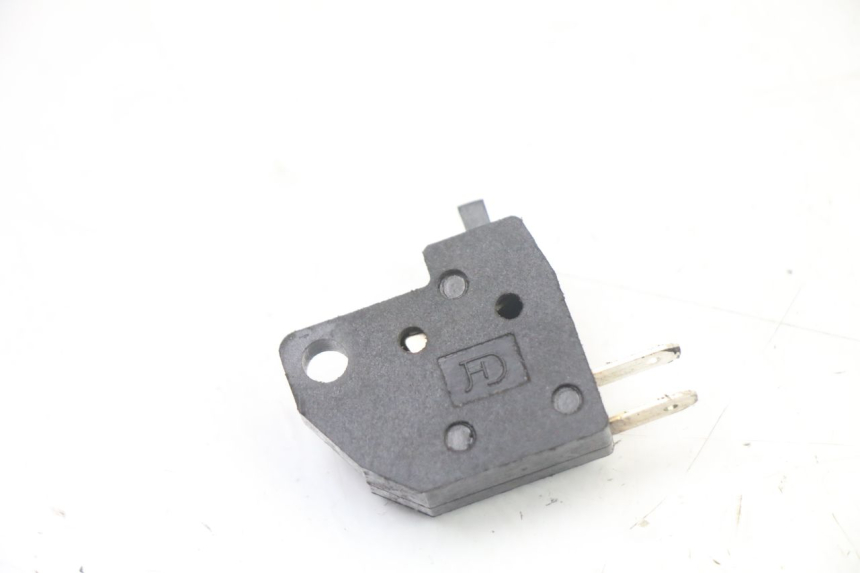 photo de CONTACTEUR FEU STOP DROIT PEUGEOT KISBEE 4T 50 (2018 - 2022)