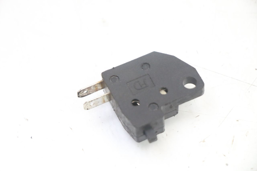 photo de CONTACTEUR FEU STOP DROIT PEUGEOT KISBEE 4T 50 (2018 - 2022)