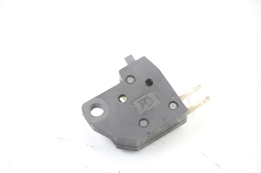 photo de CONTACTEUR FEU STOP DROIT PEUGEOT KISBEE 4T 50 (2018 - 2022)