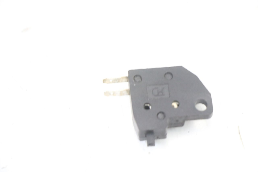 photo de CONTACTEUR FEU STOP DROIT PEUGEOT KISBEE 4T 50 (2018 - 2022)