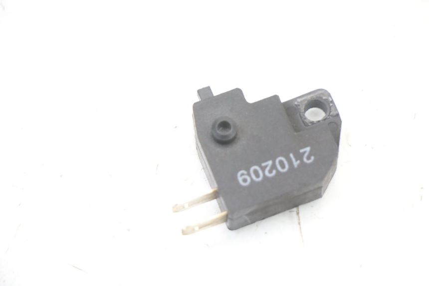 photo de CONTACTEUR FEU STOP DROIT PEUGEOT KISBEE 4T 50 (2018 - 2022)