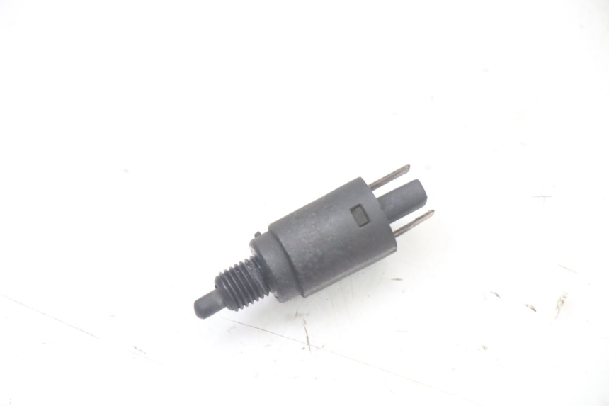 photo de CONTACTEUR FEU STOP DROIT PIAGGIO VESPA LX 2T 50 (2005 - 2013)