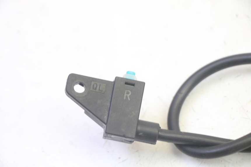 photo de CONTACTEUR FEU STOP DROIT EFUN PUSA 1 - Zoom état d’usage