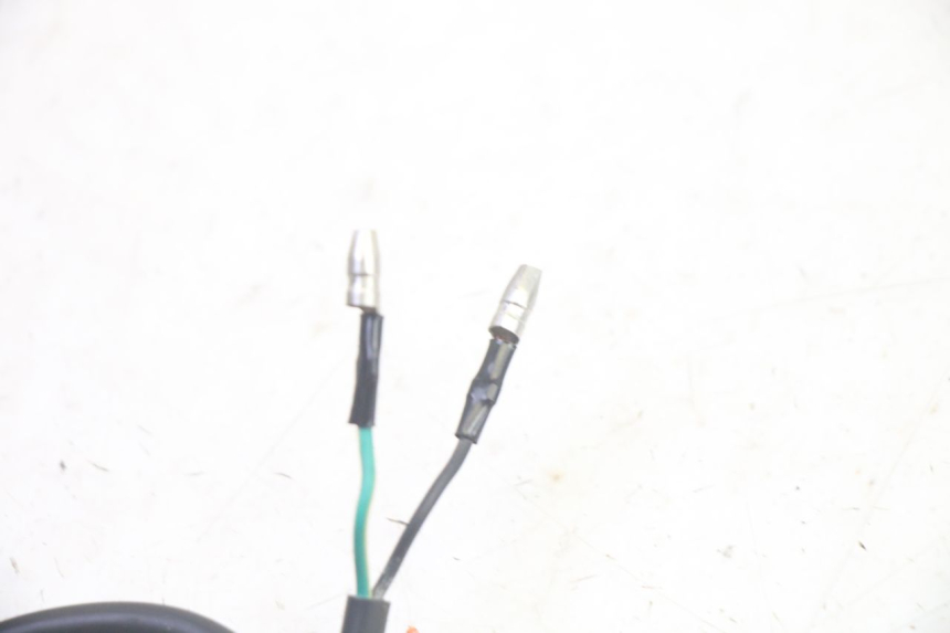 photo de CONTACTEUR FEU STOP DROIT EFUN PUSA 1 - Gros plan technique