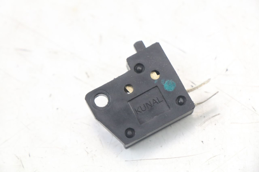 photo de CONTACTEUR FEU STOP DROIT ROYAL ENFIELD CONTINENTAL GT 650 (2019 - 2024)