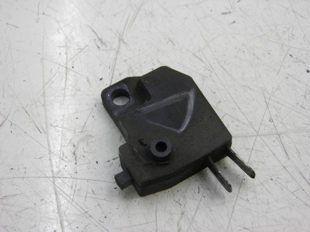 photo de CONTACTEUR FEU STOP DROIT SUZUKI TU X TUX VOLTY 125 (1999 - 2001)