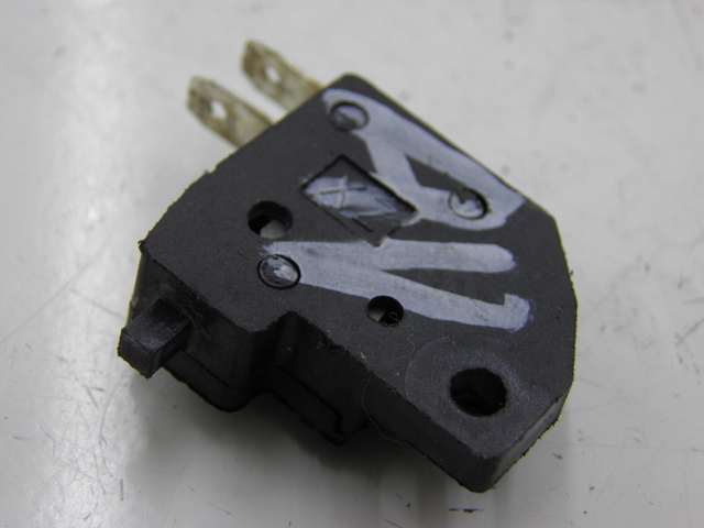 photo de CONTACTEUR FEU STOP DROIT SYM FIDDLE 2 50 (2008 - 2013)