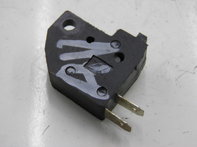 photo de CONTACTEUR FEU STOP DROIT SYM FIDDLE 2 50 (2008 - 2013)