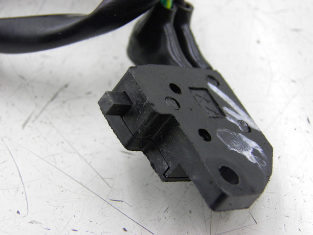 photo de CONTACTEUR FEU STOP DROIT SYM SYMPLY 4T 50 (2012 - 2015) - Gros plan technique