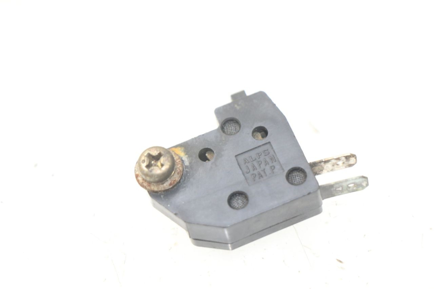 photo de CONTACTEUR FEU STOP DROIT SUZUKI UC EPICURO 125 (1999 - 2003)