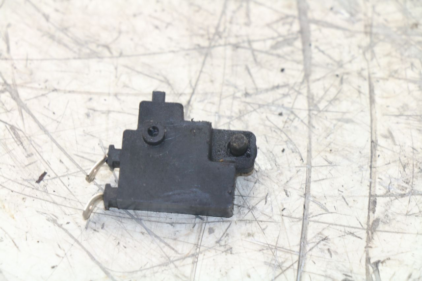 photo de CONTACTEUR FEU STOP DROIT HONDA VFR 750 (1994 - 1997)