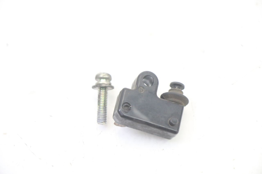 photo de CONTACTEUR FEU STOP DROIT YAMAHA X-MAX XMAX 125 (2010 - 2014)