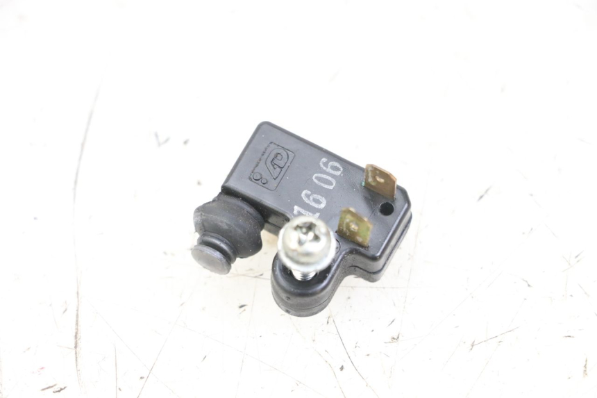 photo de CONTACTEUR FEU STOP DROIT YAMAHA NEO'S NEOS 2T EASY 50 (2013 - 2016)