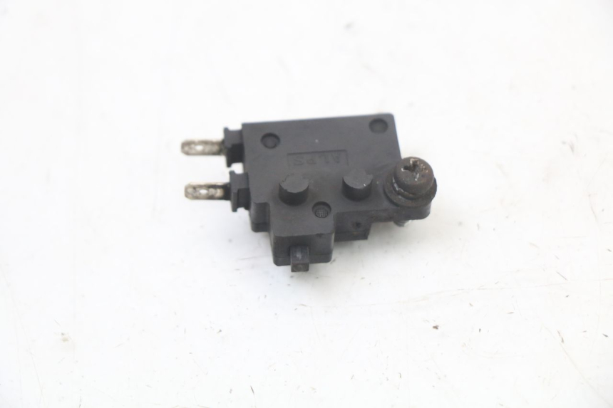 photo de CONTACTEUR FEU STOP DROIT YAMAHA XJ6 ABS 600 (2008 - 2016)