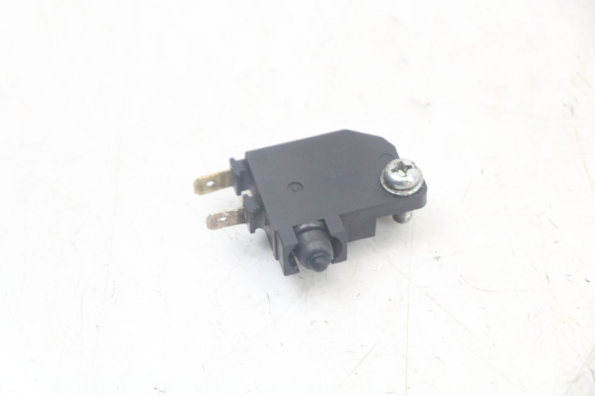 photo de CONTACTEUR FEU STOP DROIT YAMAHA XMAX X-MAX ABS 125 (2017 - 2020)