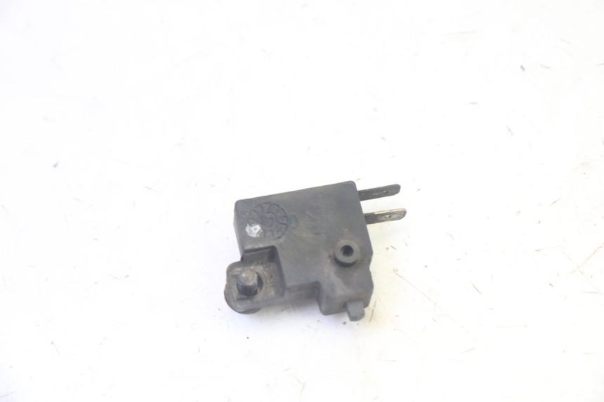 photo de CONTACTEUR FEU STOP DROIT KYMCO ZING 125 (1997 - 2003) - Autre angle de vue