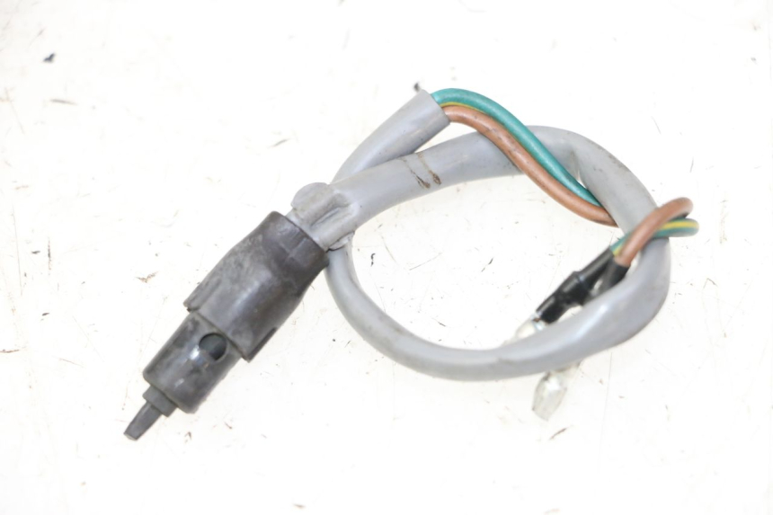 photo de CONTACTEUR FEU STOP GAUCHE YAMAHA BW'S 100 (1999 - 2002)