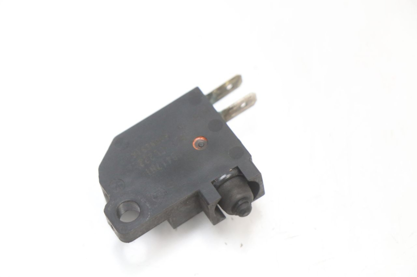 photo de CONTACTEUR FEU STOP GAUCHE YAMAHA XMAX X-MAX ABS 125 (2017 - 2020)