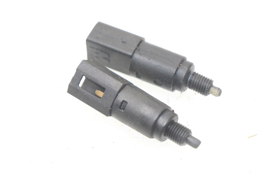 photo de CONTACTEUR FEU STOP PIAGGIO LIBERTY 4T 50 (2004 - 2008)