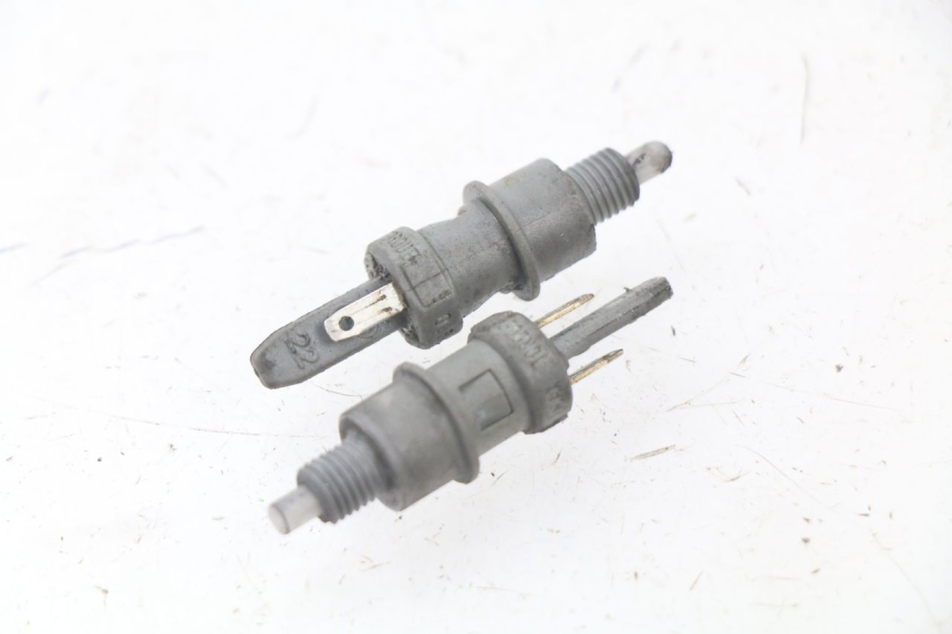 photo de CONTACTEUR FEU STOP PEUGEOT LUDIX 50 (2008 - 2017)