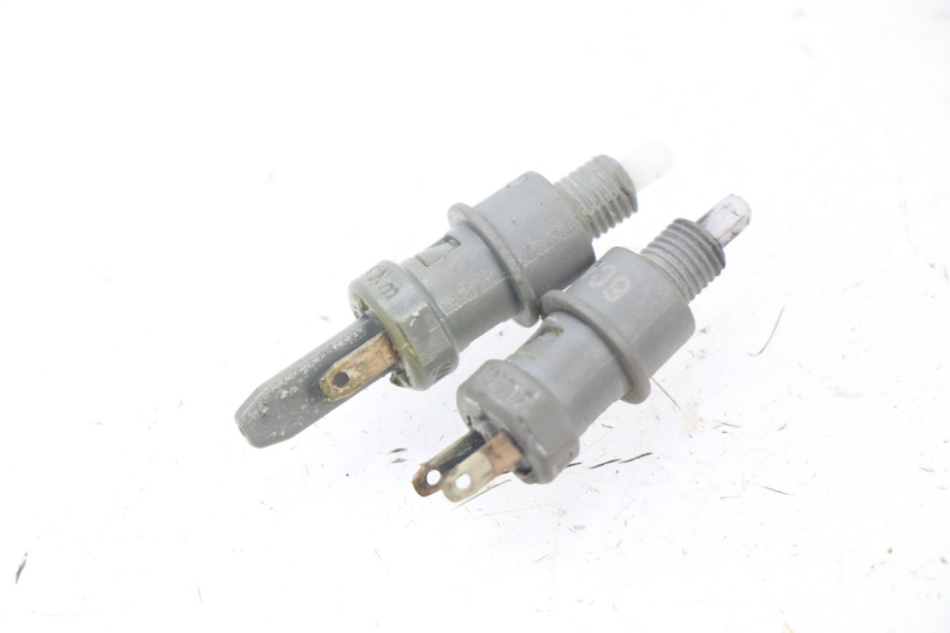 photo de CONTACTEUR FEU STOP PEUGEOT LUDIX 50 (2008 - 2017)