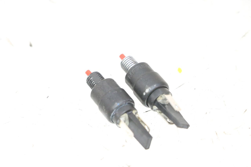 photo de CONTACTEUR FEU STOP PIAGGIO MP3 HPE 310 (2024 - 2025)