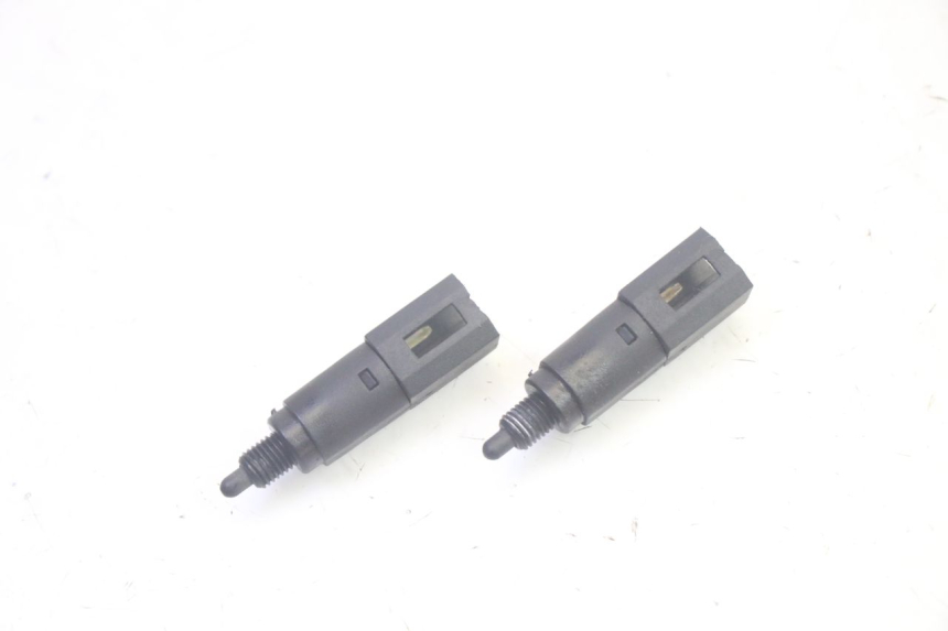 photo de CONTACTEUR FEU STOP PIAGGIO MP3 LT 400 (2007 - 2012) - Vue principale