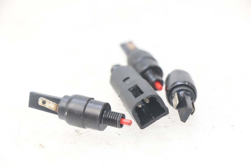 photo de CONTACTEUR FEU STOP PIAGGIO MP3 500 (2014 - 2016)