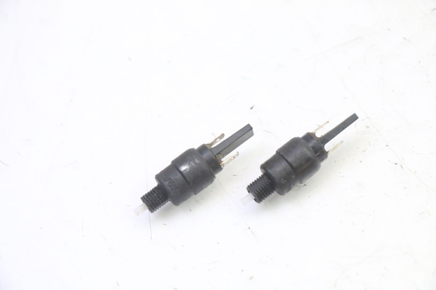 photo de CONTACTEUR FEU STOP PIAGGIO MP3 RL 250 (2007 - 2010)