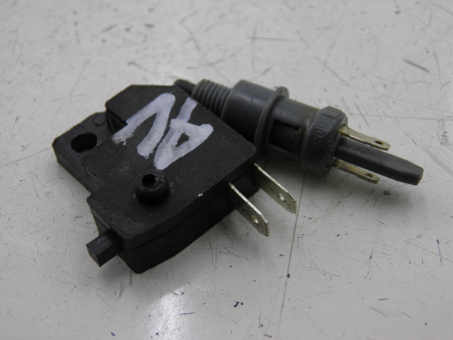 photo de CONTACTEUR FEU STOP PEUGEOT KISBEE 4T 50 (2010 - 2017)