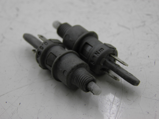 photo de CONTACTEUR FEU STOP PEUGEOT LUDIX 2 PRO 4T 50 (2008 - 2013)