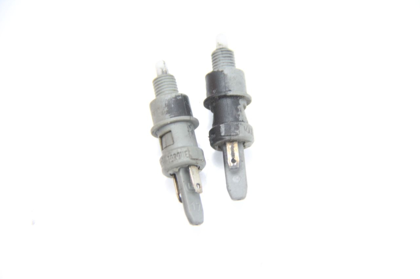 photo de CONTACTEUR FEU STOP PEUGEOT LUDIX 50 (2008 - 2017)