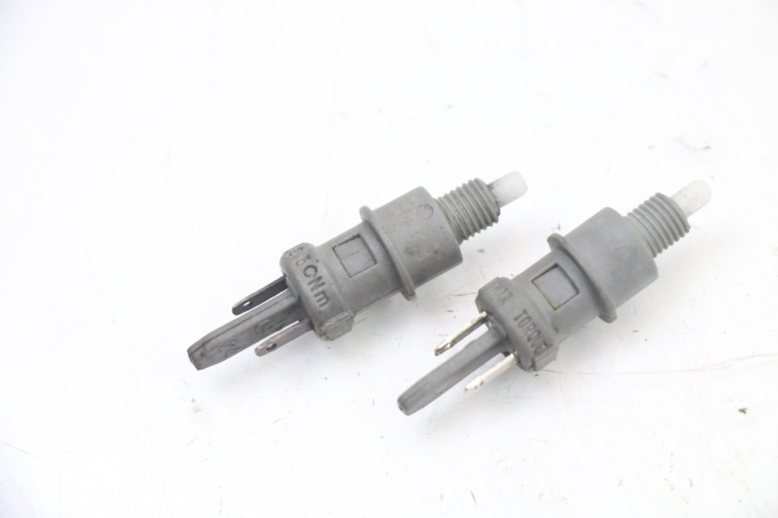 photo de CONTACTEUR FEU STOP PEUGEOT TKR TREKKER FURIOUS 50 (2005 - 2014)