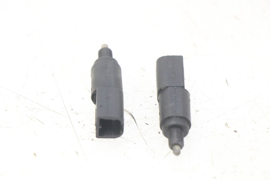 photo de CONTACTEUR FEU STOP GILERA RUNNER SP 50 (2009 - 2017)