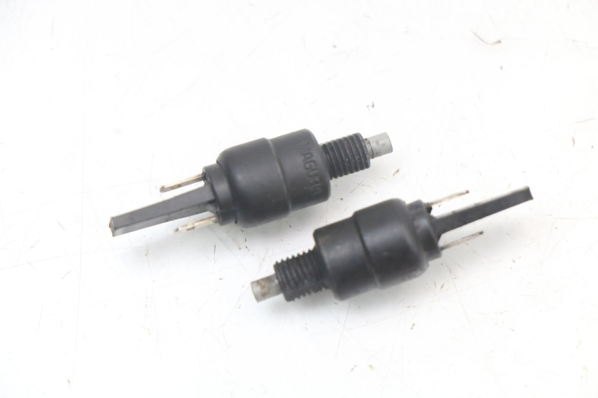 photo de CONTACTEUR FEU STOP APRILIA SCARABEO GT 125 (1999 - 2007)