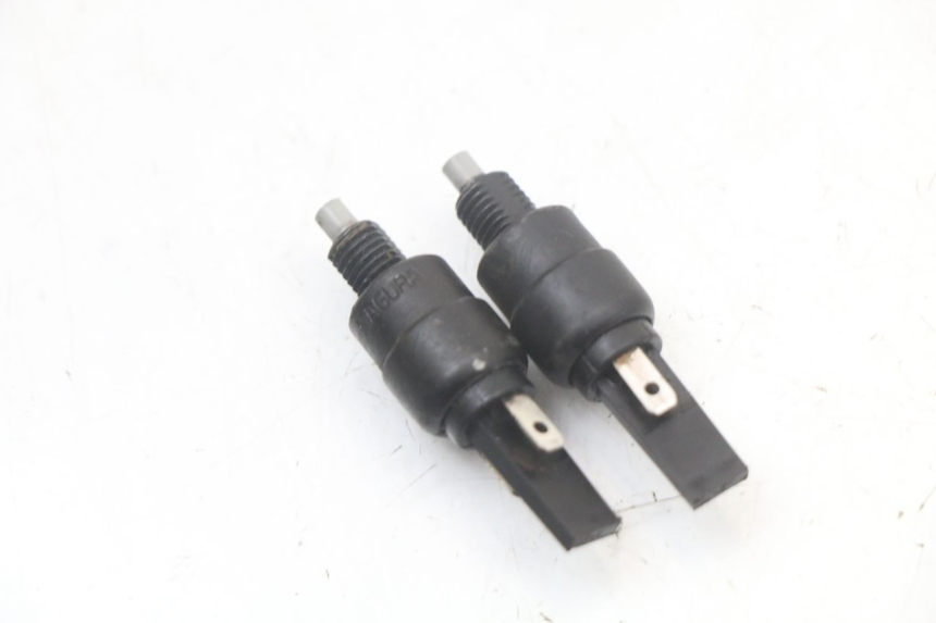 photo de CONTACTEUR FEU STOP APRILIA SCARABEO GT 125 (1999 - 2007)
