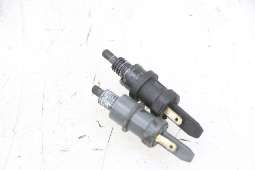 photo de CONTACTEUR FEU STOP PEUGEOT SPEEDFIGHT 4 4T EFI 50 (2021 - 2025) - Zoom état d’usage