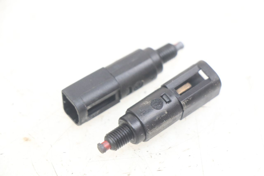 photo de CONTACTEUR FEU STOP PIAGGIO X8 125 (2004 - 2007) - Vue principale