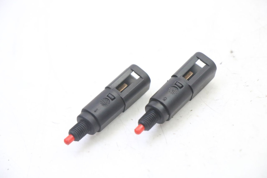 photo de CONTACTEUR FEU STOP PIAGGIO X9 EVOLUTION 125 (2003 - 2007)